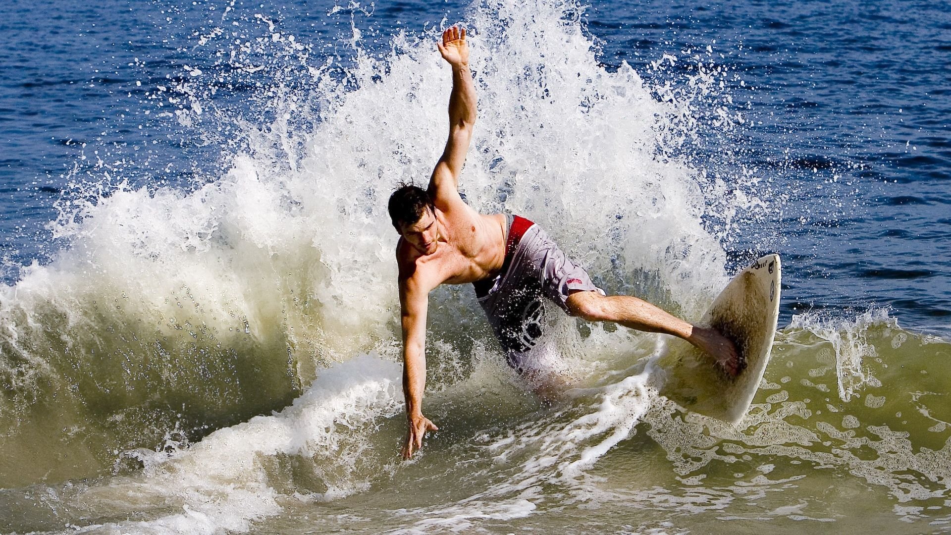 《虚拟偶像助阵线上赛事，为电竞注入新活力》，虚拟偶像官网